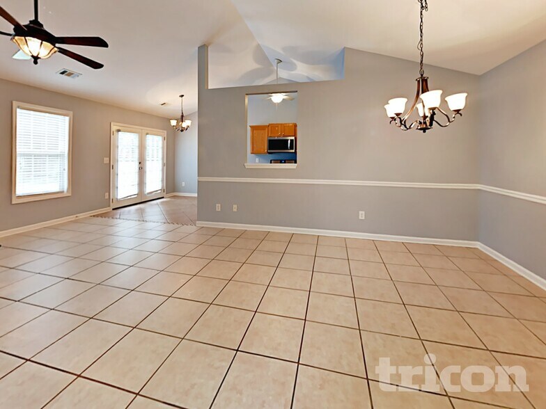 Building Photo - 923 Laurel Green Ln NE
