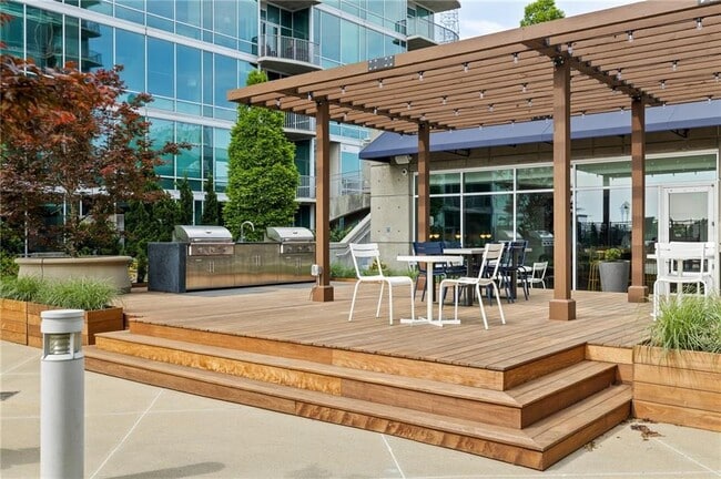 Building Photo - 943 Peachtree St NE