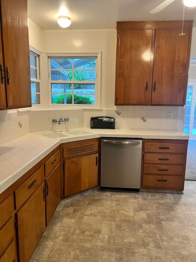 Building Photo - 3154 Jolley Dr