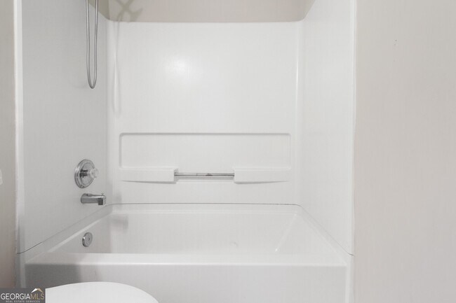 Building Photo - 4084 Howell Park Rd