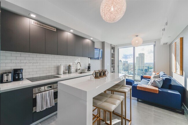 Building Photo - 227 NE 2nd St