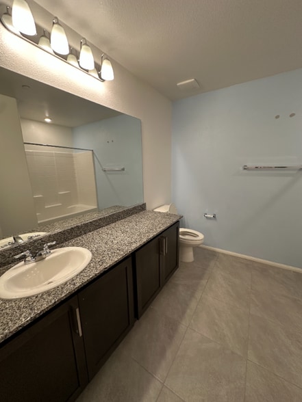 Building Photo - 1356 Cerulean Ave