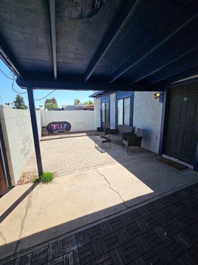 Building Photo - LONG TERM SHORT  TERM /UNFURNISHED  NO UTILITIES ~   PARTIALLY   FURNISHED