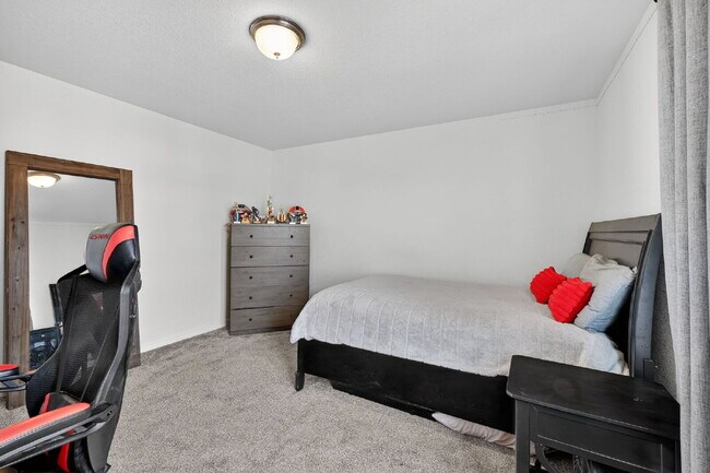 Building Photo - "Spacious 4-Bed Sanctuary with 3.5 Baths in Fountain, CO – Your Perfect Home Awaits!"