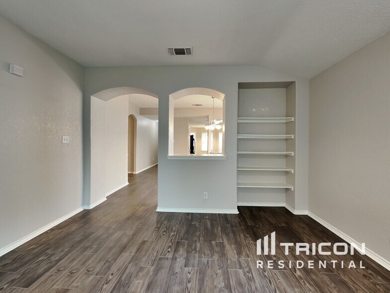 Building Photo - 2123 Opelousas Tr