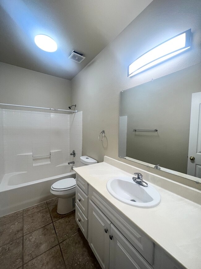 Building Photo - 1732 Hiawatha Dr