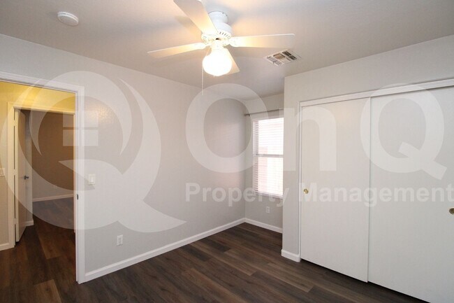 Building Photo - 4526 E Windsong Dr