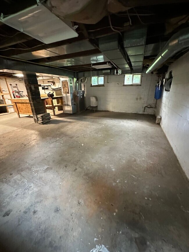 Building Photo - 541 W Jersey Ave