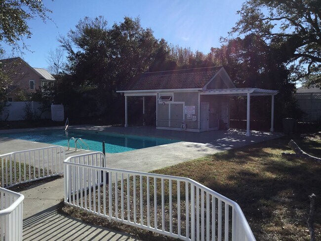 Building Photo - Furnished Condo In Southport - All Utilities Included - 3 month lease only