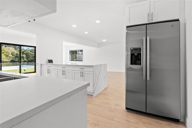 Building Photo - 317 N 31st Ave