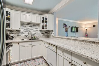 Building Photo - Renovated 3-Bed Condo with In-Unit Laundry, Garage & Pool