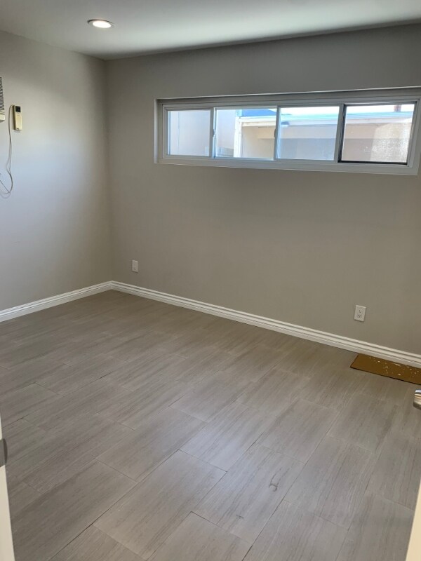 Building Photo - 1523 W 81st St