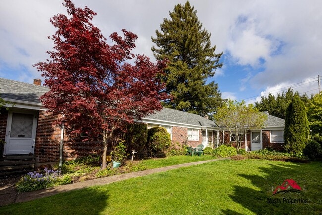 Building Photo - 1811 SE Salmon St