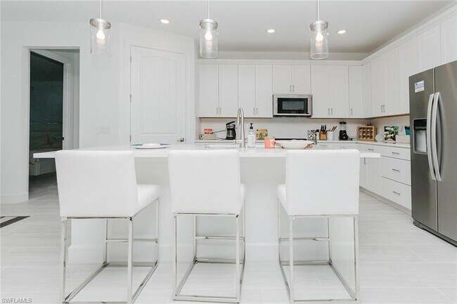 Building Photo - 5939 Gala Dr