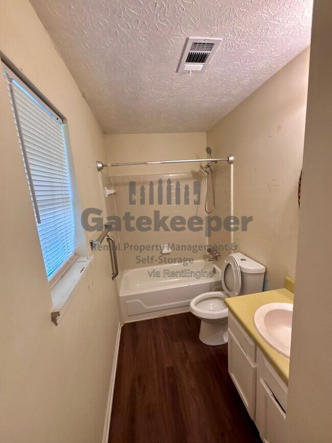 Building Photo - 145 Fieldstone Dr
