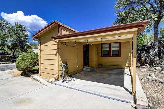 Building Photo - Adorable 2 Bed, 1 Bath Home in Prescott!