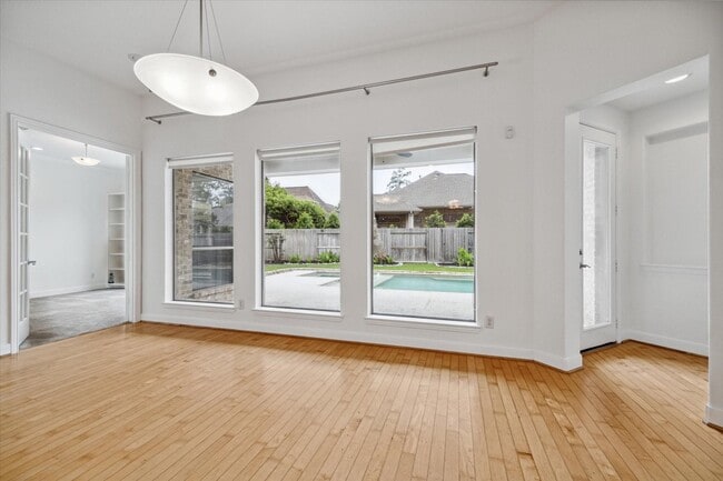 Building Photo - 95 N Mews Wood Ct