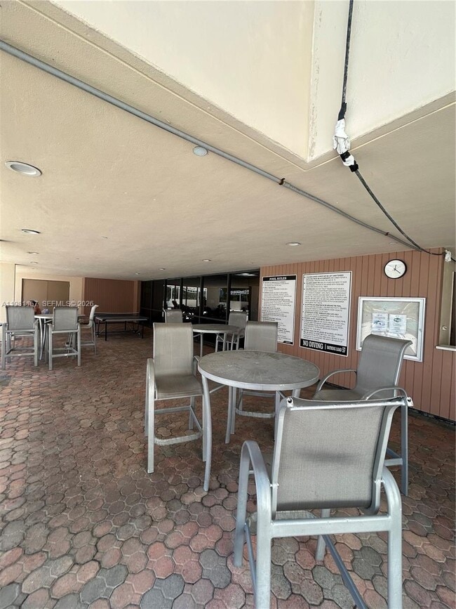 Building Photo - 20301 W Country Club Dr