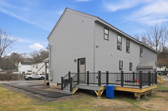 Building Photo - 24 Daytona St