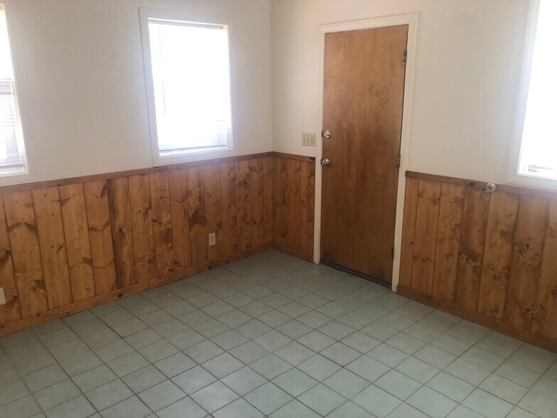 Building Photo - 640 Leebert Way