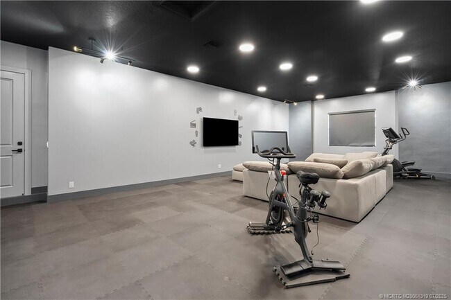 Building Photo - 5214 SW Pomegranate Way