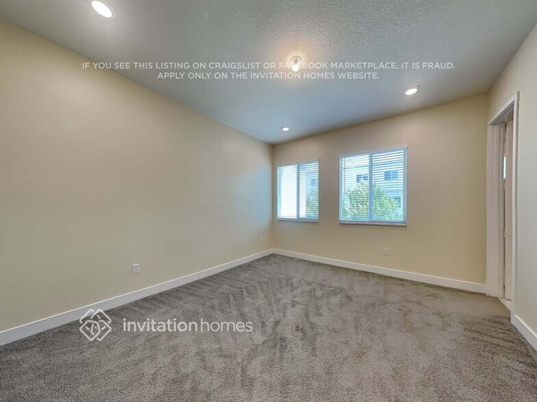 Building Photo - 6450 NW 103rd Pl
