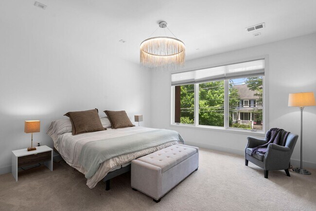 Building Photo - 5 Bed 4.5 Bath - Bethesda Contemporary Home