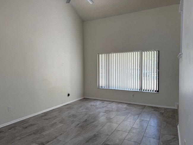 Building Photo - East Orlando Pool Home