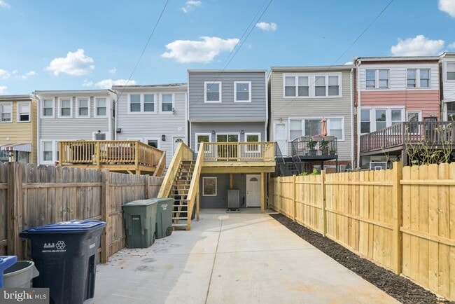 Building Photo - 729 Madison St NW