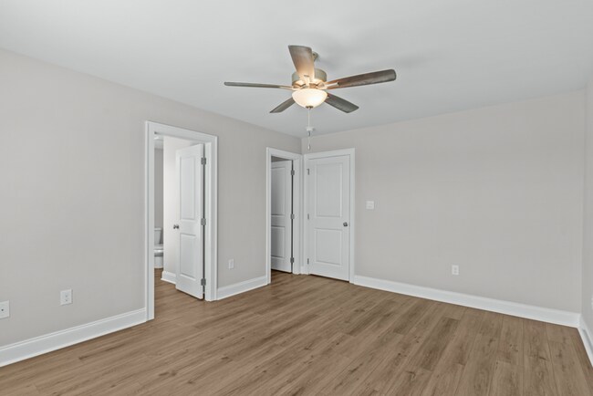 Building Photo - 200 Clifton Dr