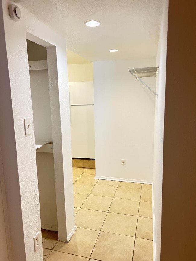 Building Photo - 2214-2216 Moreno Ave. - 2216 Moreno Apt A