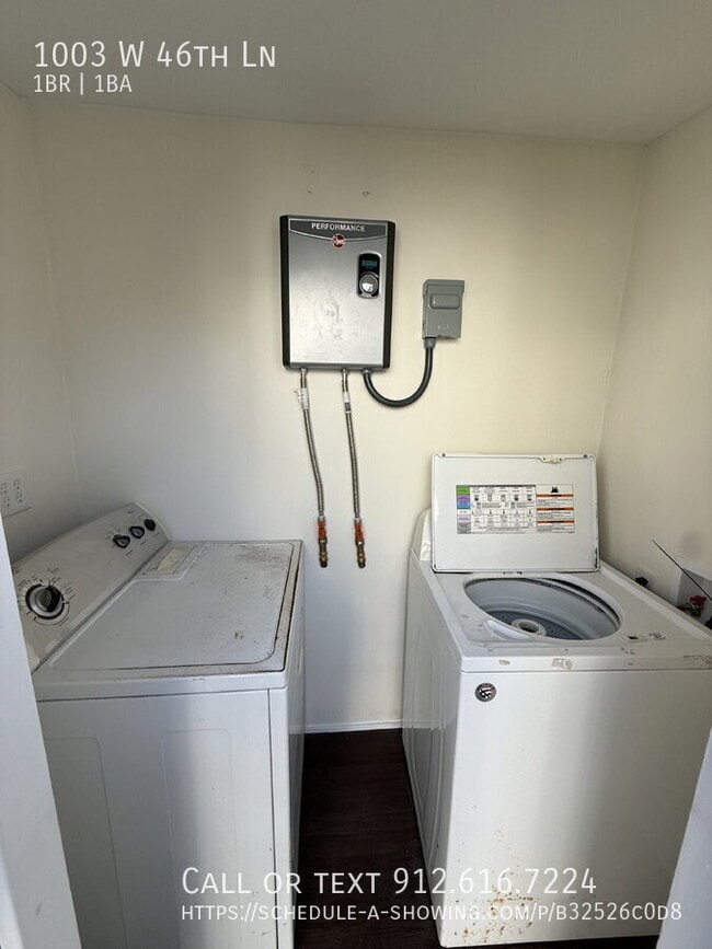 Building Photo - 1003 W 46th Ln