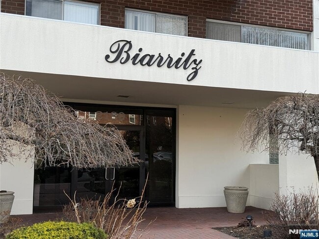 Building Photo - 2180 Center St