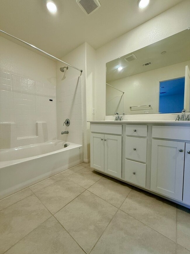 Building Photo - Beautiful Inspirada Townhome! 1/2 off first full month if leased by 5/15/26!
