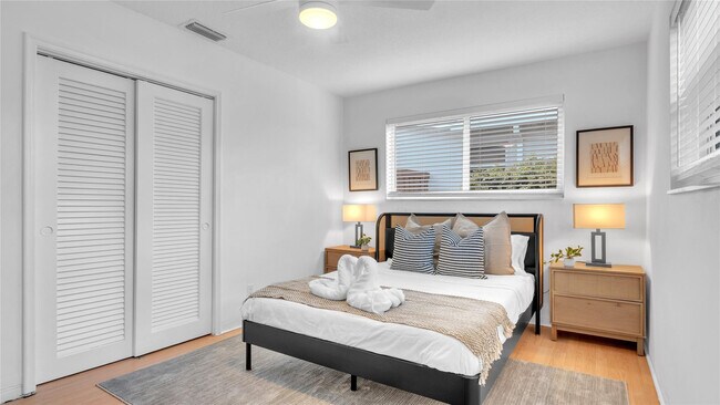 Building Photo - 2201 N 50th Ave