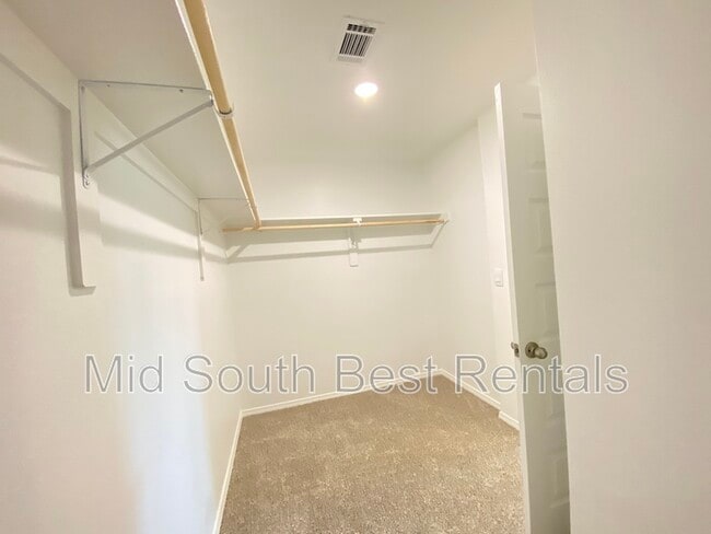 Building Photo - 84 Kelton Ln