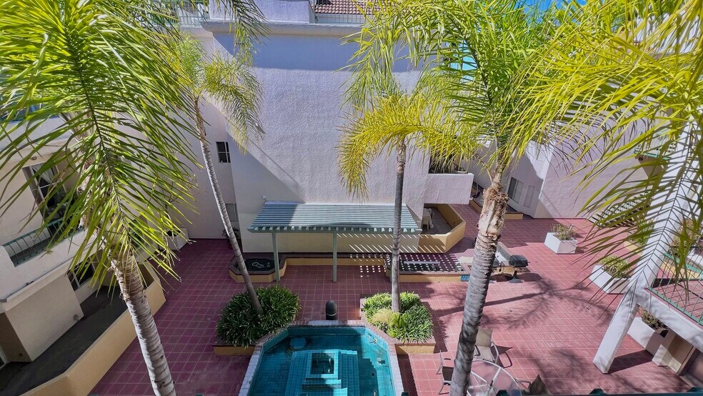 Building Photo - 5420 Sylmar Ave