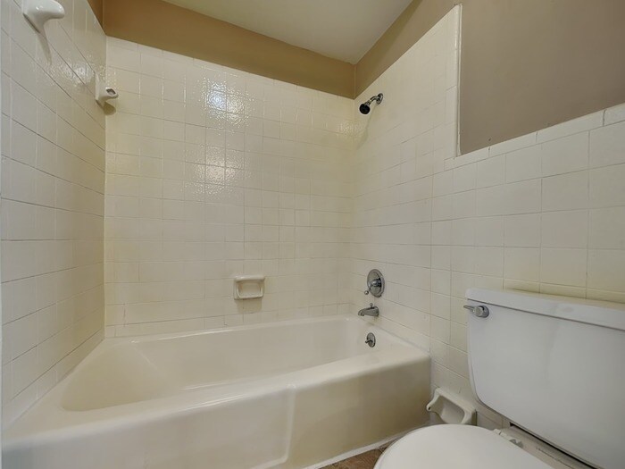Building Photo - 3305 Hampden Dr