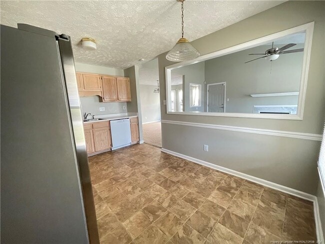 Building Photo - 2840 Chillingworth Dr