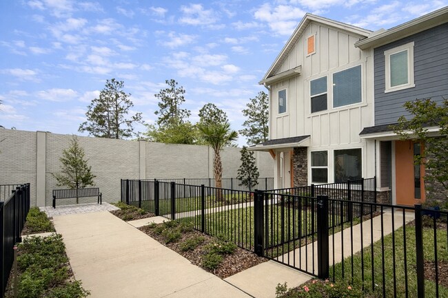 Building Photo - Resort-Style Living in eTown | Gated Community + Top Amenities