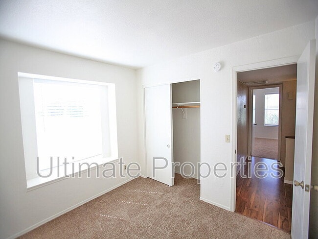 Building Photo - 948 E Escuda Dr