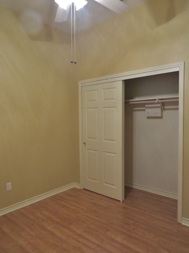 Building Photo - 3 Bedroom 2 Bathroom Parkview Estates Home