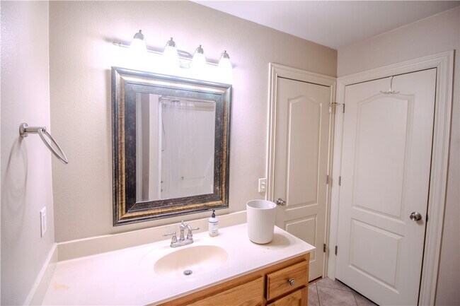 Building Photo - 202 Dawn Dr