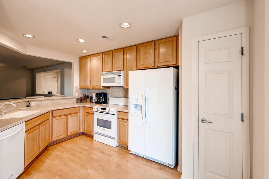 Building Photo - 6079 Raleigh Cir