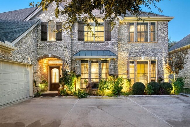 Building Photo - 1800 Bluffwood Pl