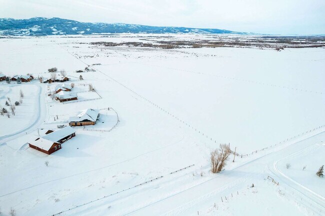 Building Photo - 1054 Canoe Loop
