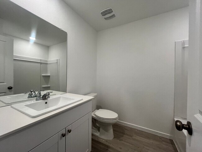 Building Photo - Charming 3 Bedroom/2 Bath Home *St. Hedwig...