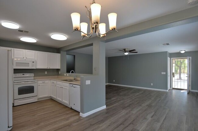 Building Photo - 2822 E Bagdad Rd