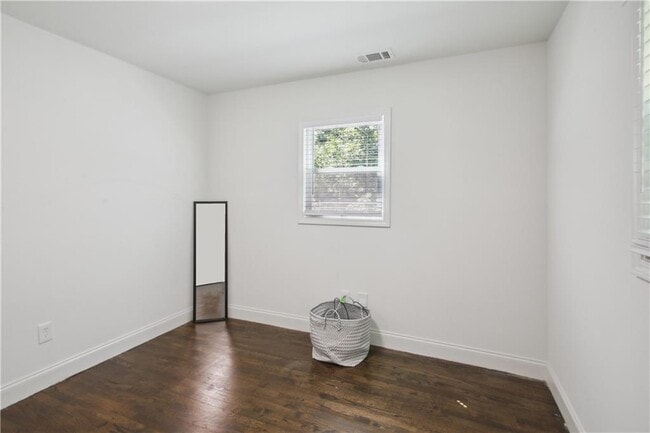 Building Photo - 2832 Riderwood Dr