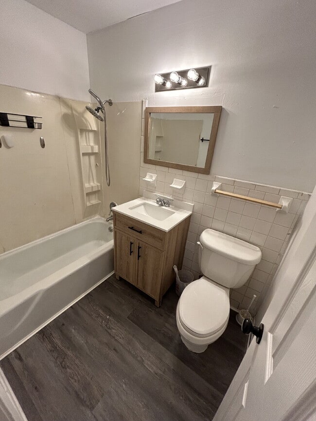 Building Photo - 3311 Kingsbury St